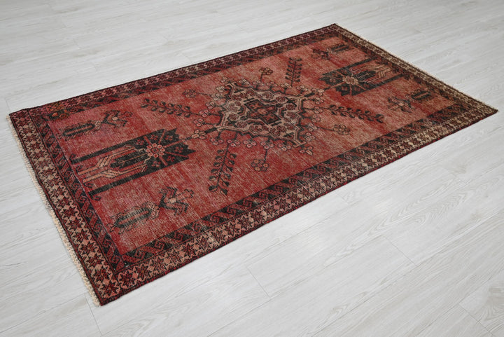 red Accent rug 3' 7" x 6' 3"