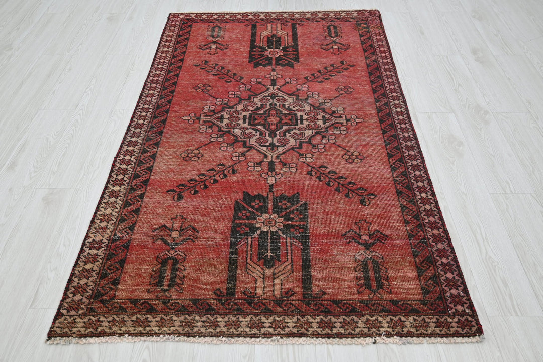 red Accent rug 3' 7" x 6' 3"