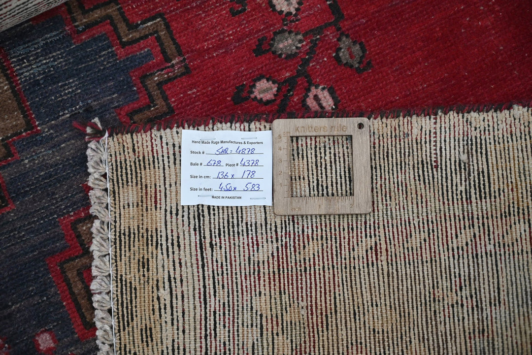 red Accent rug 4' 6" x 5' 10"