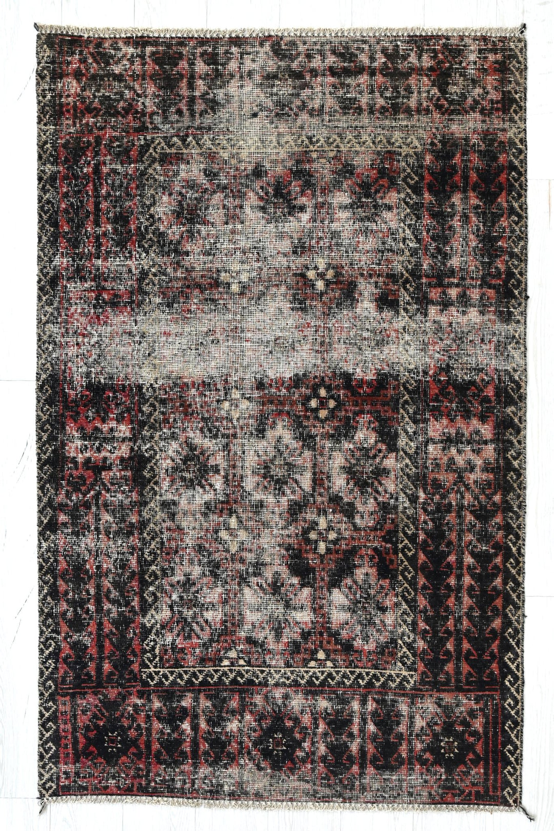 gray Accent rug 3' 4" x 5' 6"