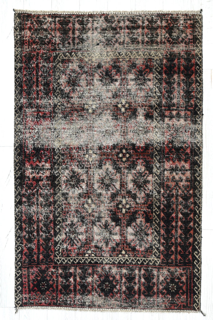 gray Accent rug 3' 4" x 5' 6"
