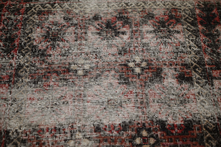 gray Accent rug 3' 4" x 5' 6"