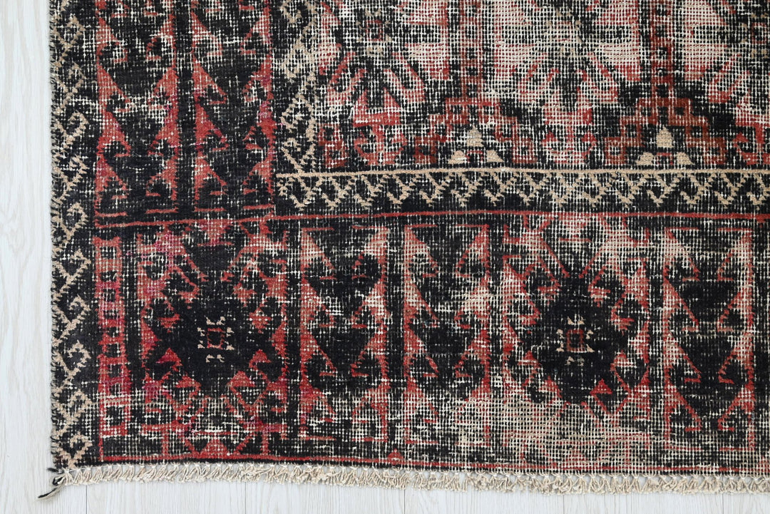 gray Accent rug 3' 4" x 5' 6"
