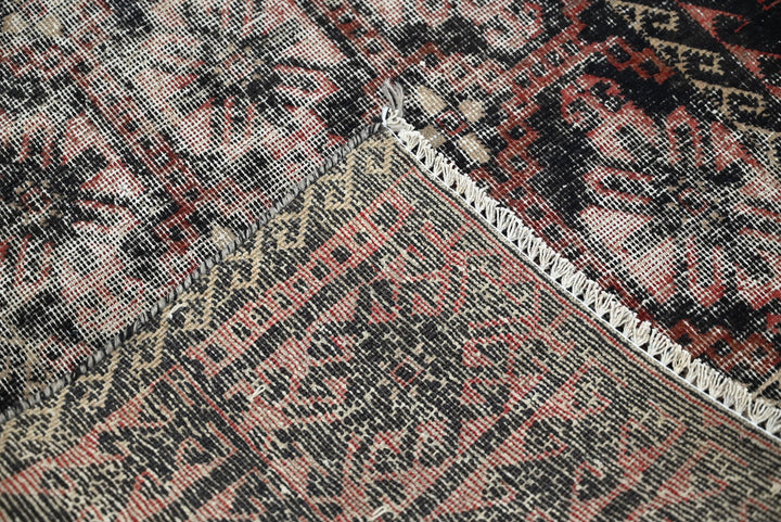 gray Accent rug 3' 4" x 5' 6"