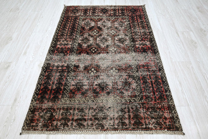 gray Accent rug 3' 4" x 5' 6"