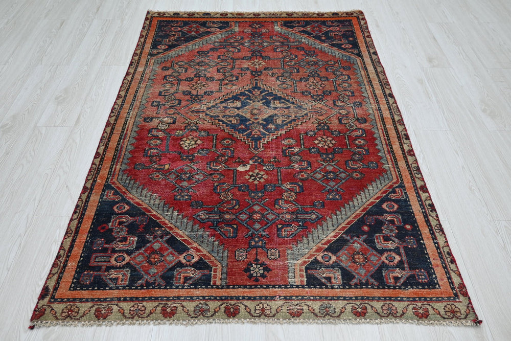 red Accent rug 4' 0" x 5' 11"
