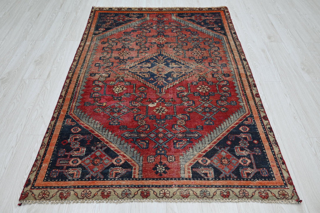 red Accent rug 4' 0" x 5' 11"