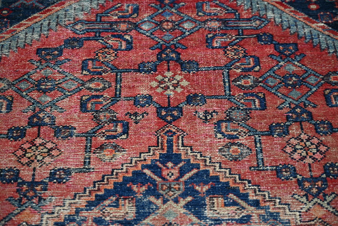 red Accent rug 4' 0" x 5' 11"