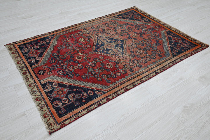 red Accent rug 4' 0" x 5' 11"