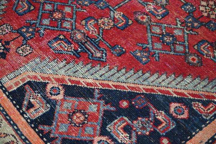 red Accent rug 4' 0" x 5' 11"