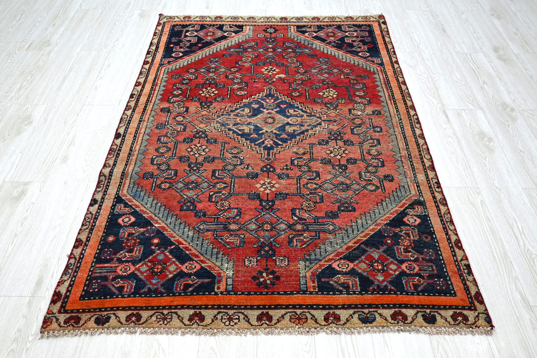 red Accent rug 4' 0" x 5' 11"