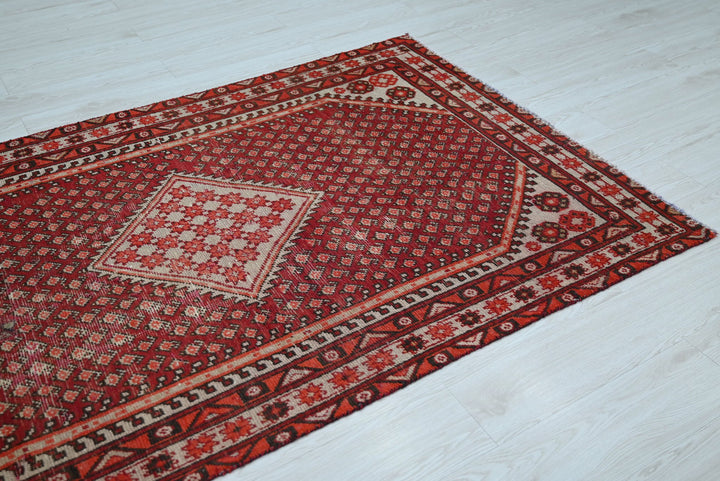red Medium rug 4' 0" x 6' 8"