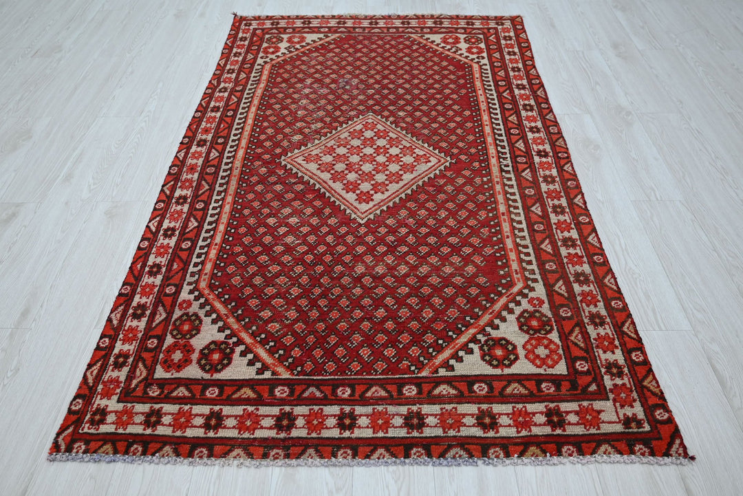 red Medium rug 4' 0" x 6' 8"