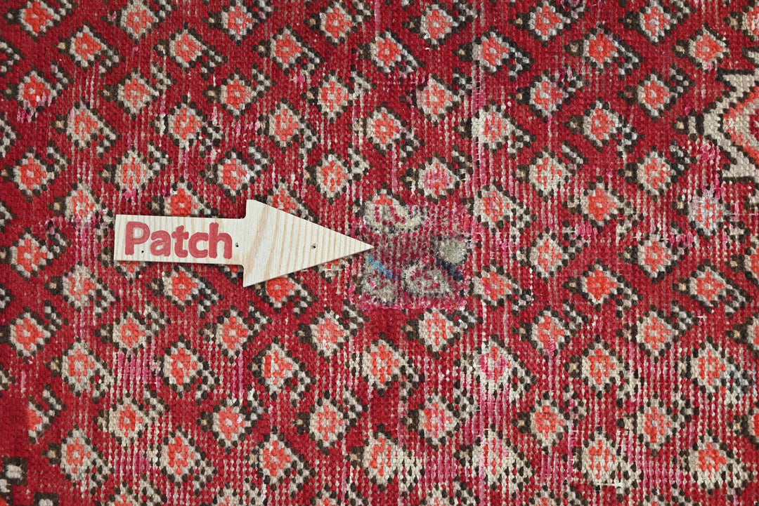 red Medium rug 4' 0" x 6' 8"