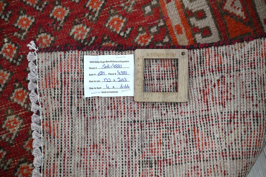 red Medium rug 4' 0" x 6' 8"