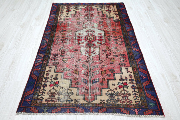 red Accent rug 3' 9" x 6' 4"