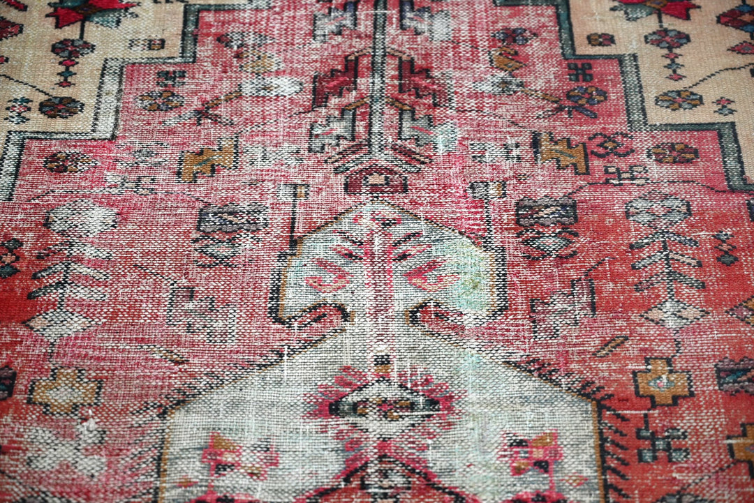 red Accent rug 3' 9" x 6' 4"
