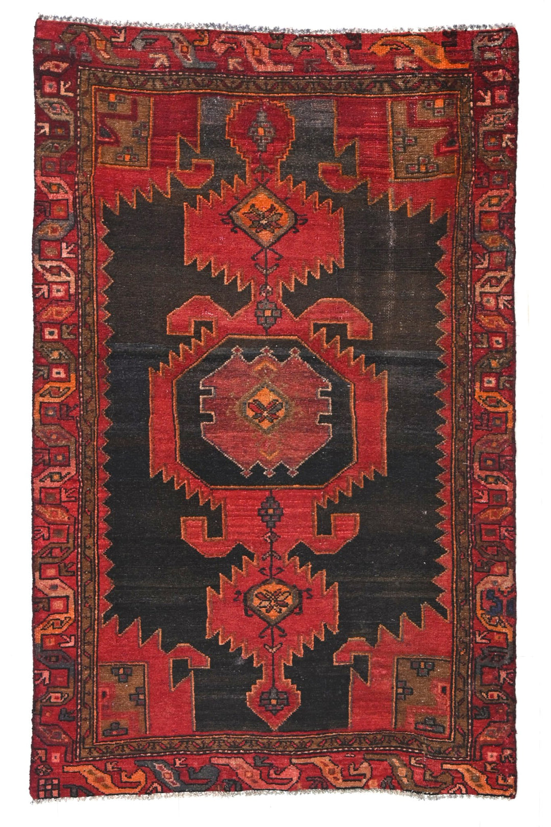 black Accent rug 3' 11" x 6' 1"