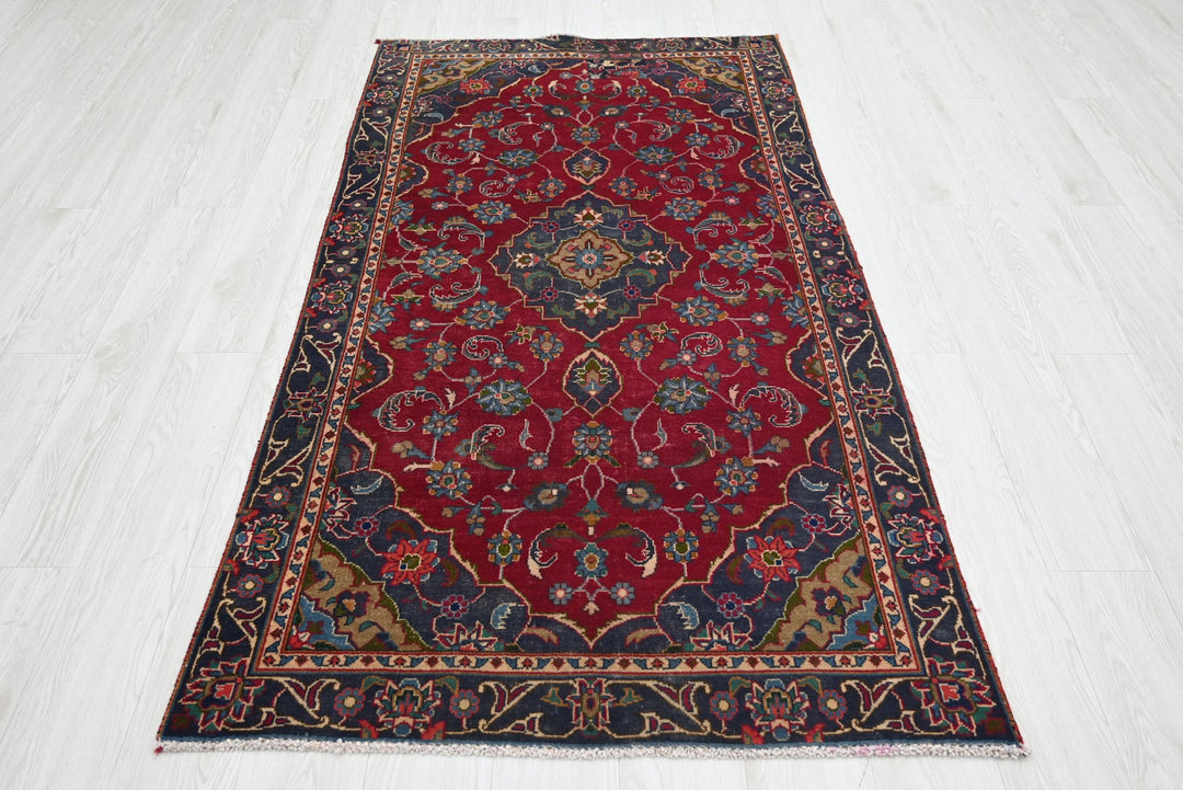red Accent rug 3' 5" x 6' 4"
