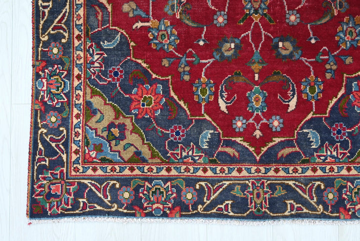 red Accent rug 3' 5" x 6' 4"