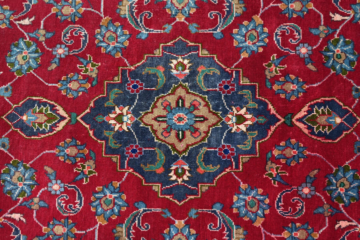 red Accent rug 3' 5" x 6' 4"