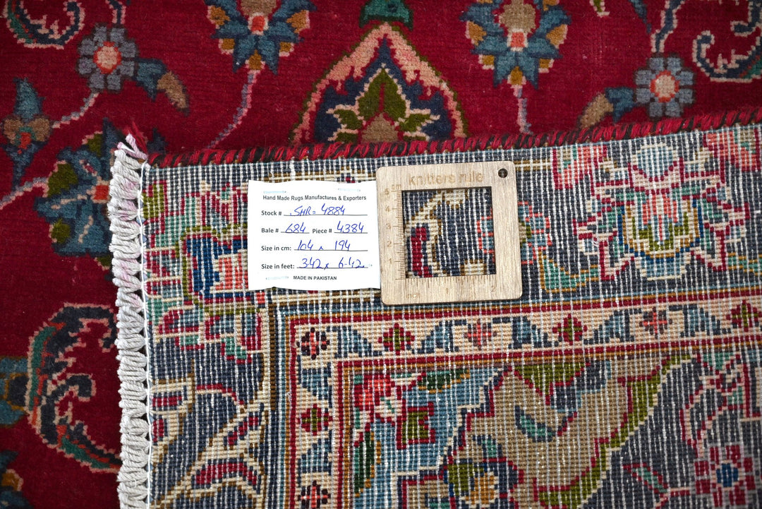 red Accent rug 3' 5" x 6' 4"