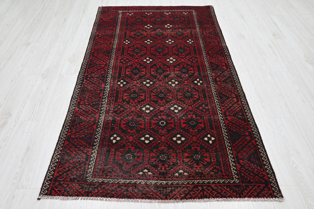 red Medium rug 3' 9" x 6' 11"