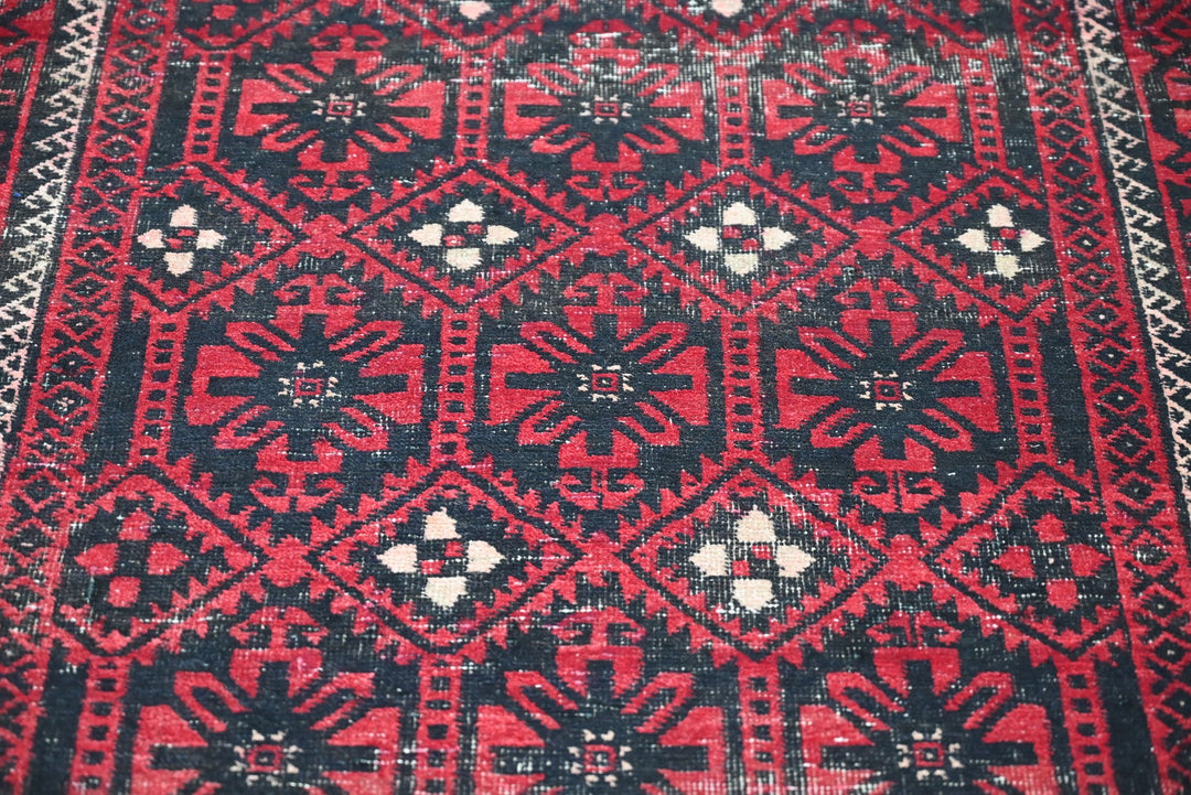 red Medium rug 3' 9" x 6' 11"
