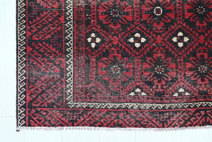 red Medium rug 3' 9" x 6' 11"