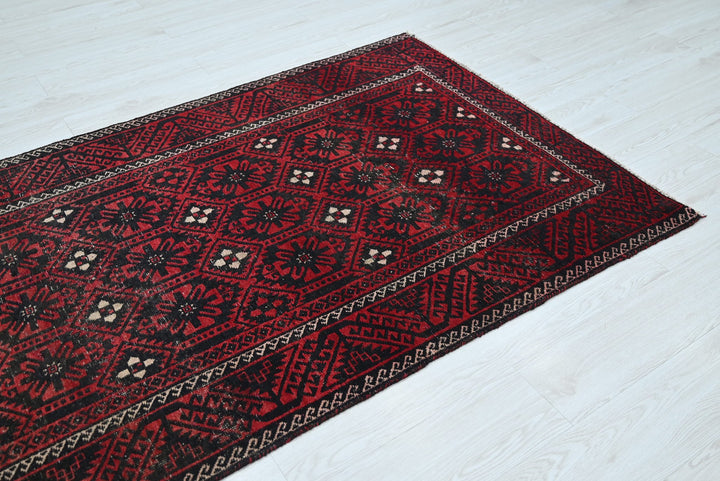 red Medium rug 3' 9" x 6' 11"