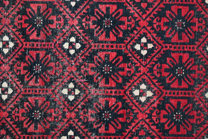 red Medium rug 3' 9" x 6' 11"