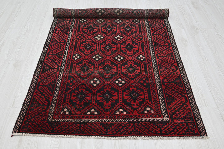 red Medium rug 3' 9" x 6' 11"