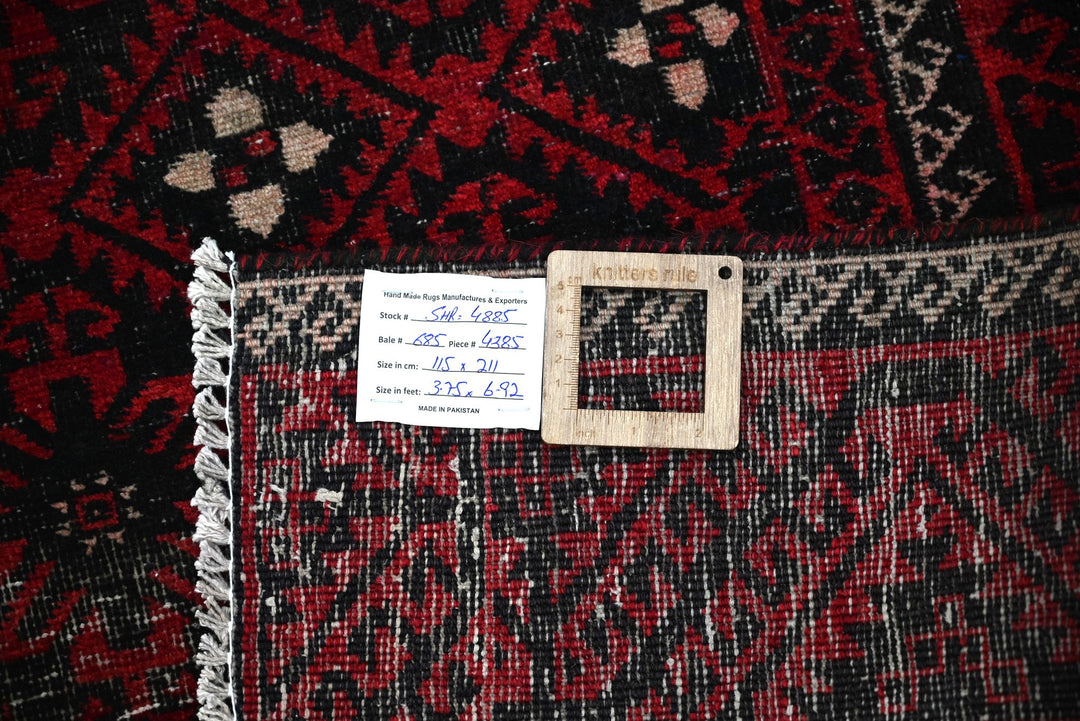 red Medium rug 3' 9" x 6' 11"
