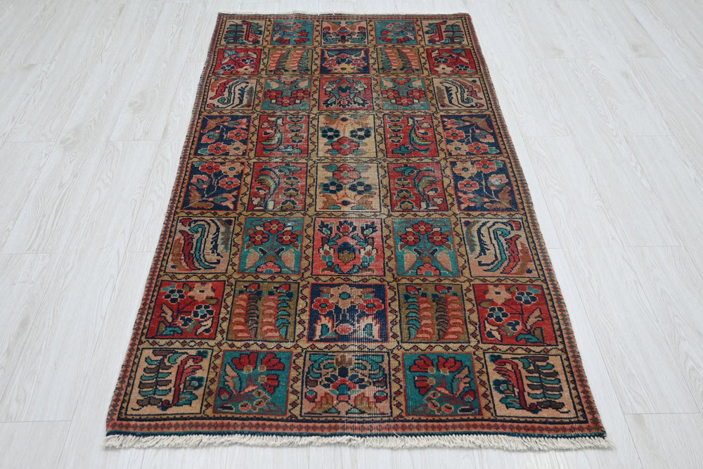 brown Accent rug 3' 1" x 5' 9"