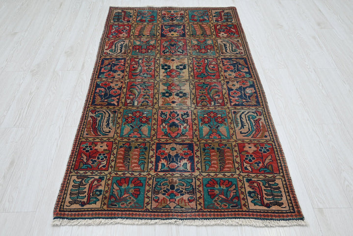 brown Accent rug 3' 1" x 5' 9"