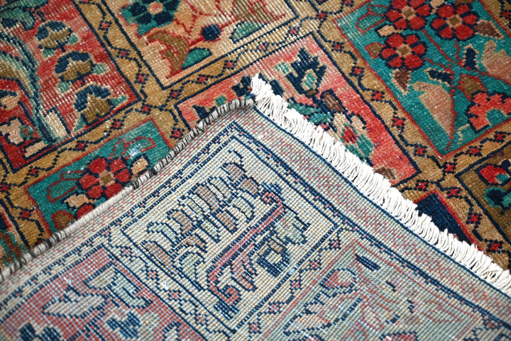 brown Accent rug 3' 1" x 5' 9"