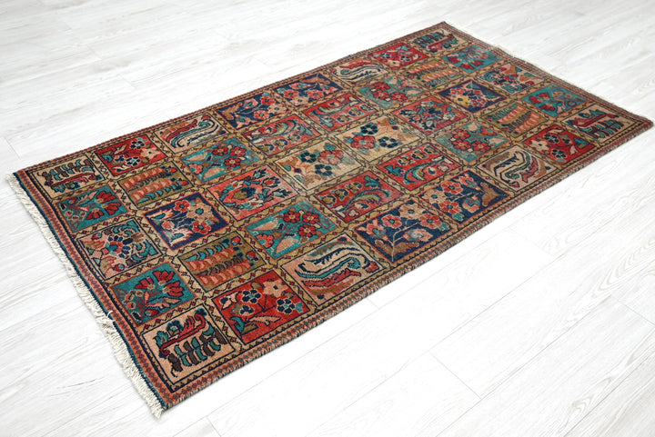 brown Accent rug 3' 1" x 5' 9"