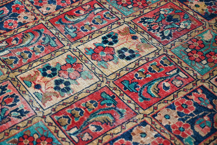 brown Accent rug 3' 1" x 5' 9"