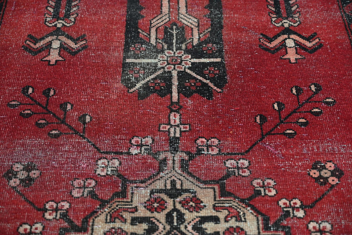 red Medium rug 4' 3" x 7' 0"