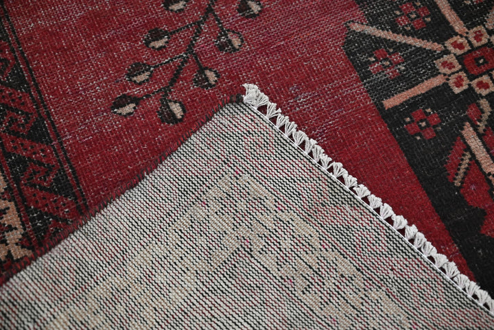red Medium rug 4' 3" x 7' 0"