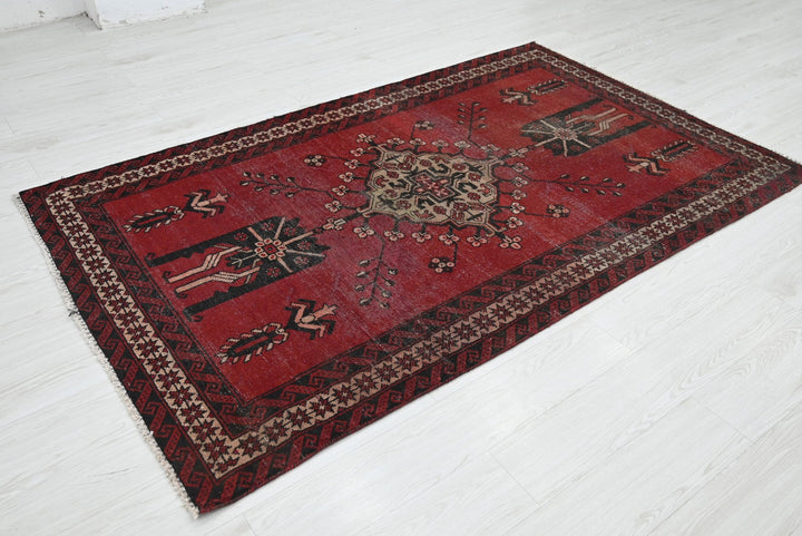 red Medium rug 4' 3" x 7' 0"