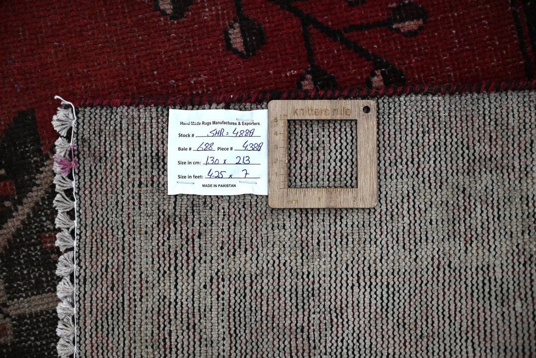red Medium rug 4' 3" x 7' 0"