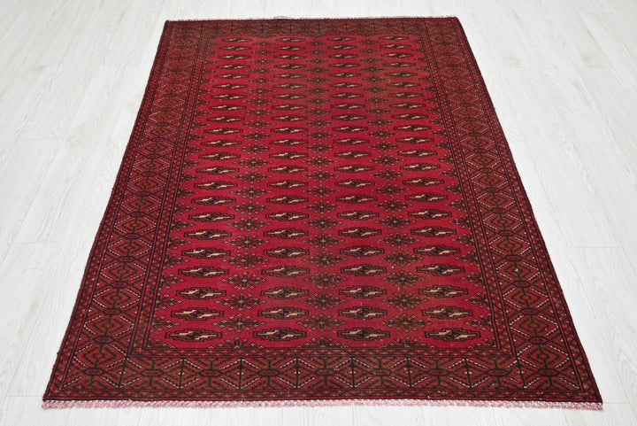 red Accent rug 4' 1" x 5' 9"