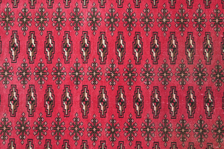 red Accent rug 4' 1" x 5' 9"