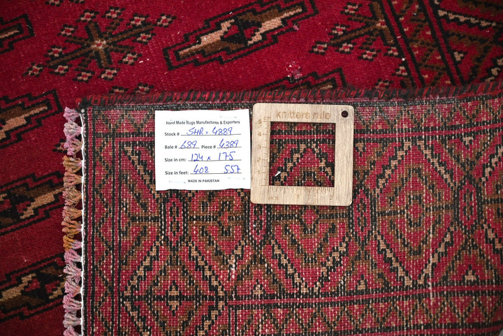 red Accent rug 4' 1" x 5' 9"