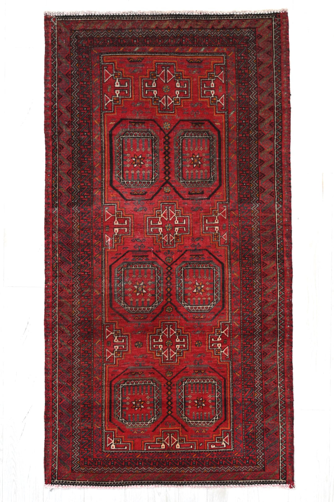 red Accent rug 3' 0" x 5' 11"