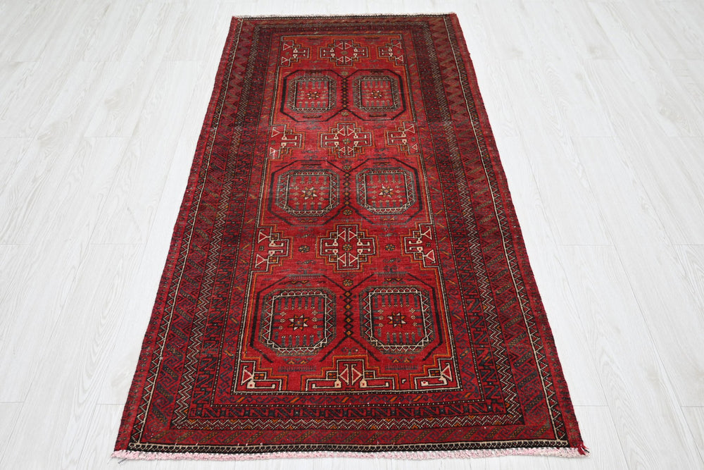 red Accent rug 3' 0" x 5' 11"