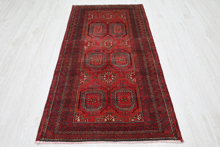 red Accent rug 3' 0" x 5' 11"