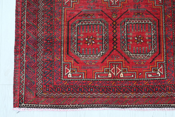 red Accent rug 3' 0" x 5' 11"