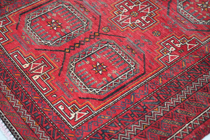 red Accent rug 3' 0" x 5' 11"